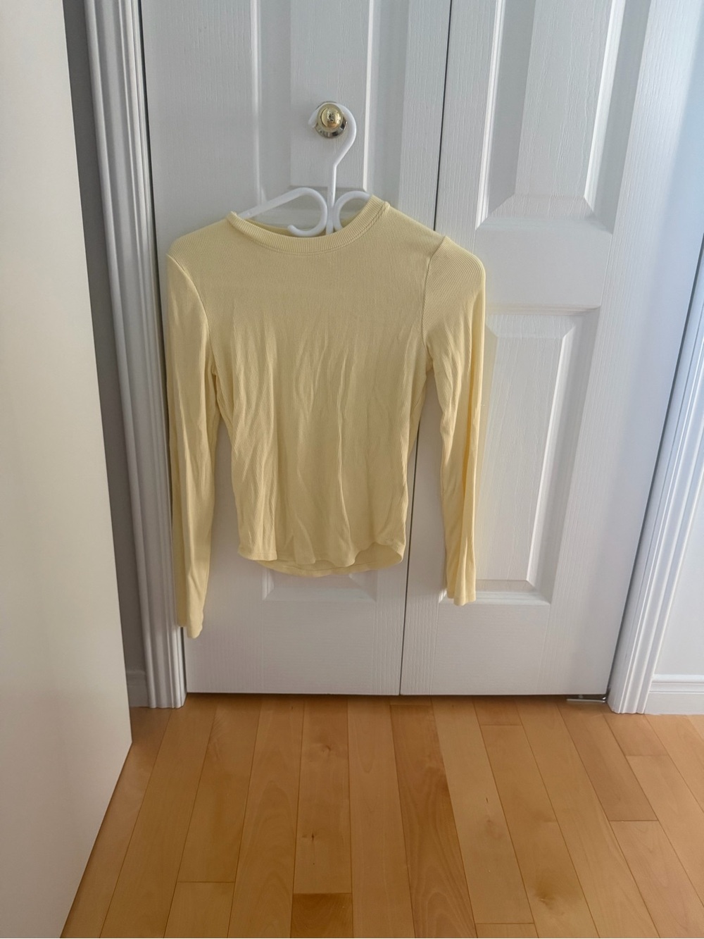 Urban Planet Long-Sleeve Crewneck Top in Pale Yellow